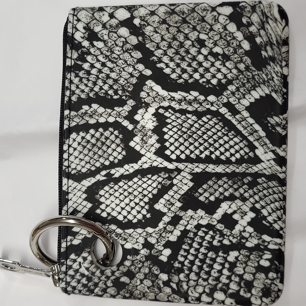 NWOT O Venture Silicone Zip Pouch ~ Matches Keyring Bracelet Sold Seperately - Picture 2 of 7